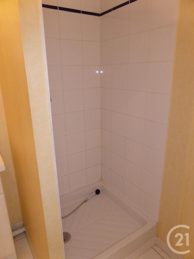 Appartement T2 à louer - 2 pièces - 33.1 m2 - LA REOLE - 33 - AQUITAINE - Century 21 Lgi Immo