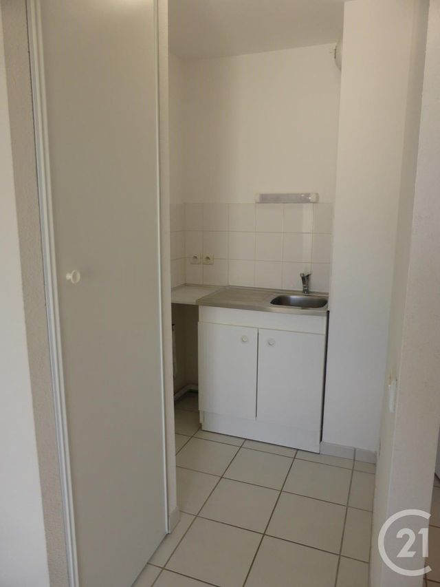 Appartement T2 à louer - 2 pièces - 33.1 m2 - LA REOLE - 33 - AQUITAINE - Century 21 Lgi Immo