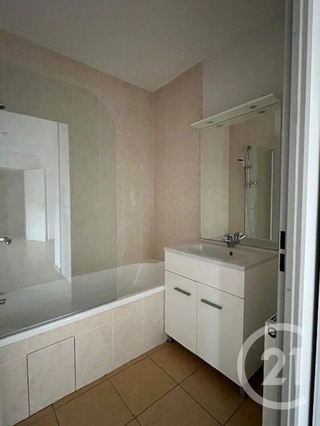 Appartement à louer - 2 pièces - 42.13 m2 - GIRONDE SUR DROPT - 33 - AQUITAINE - Century 21 Lgi Immo