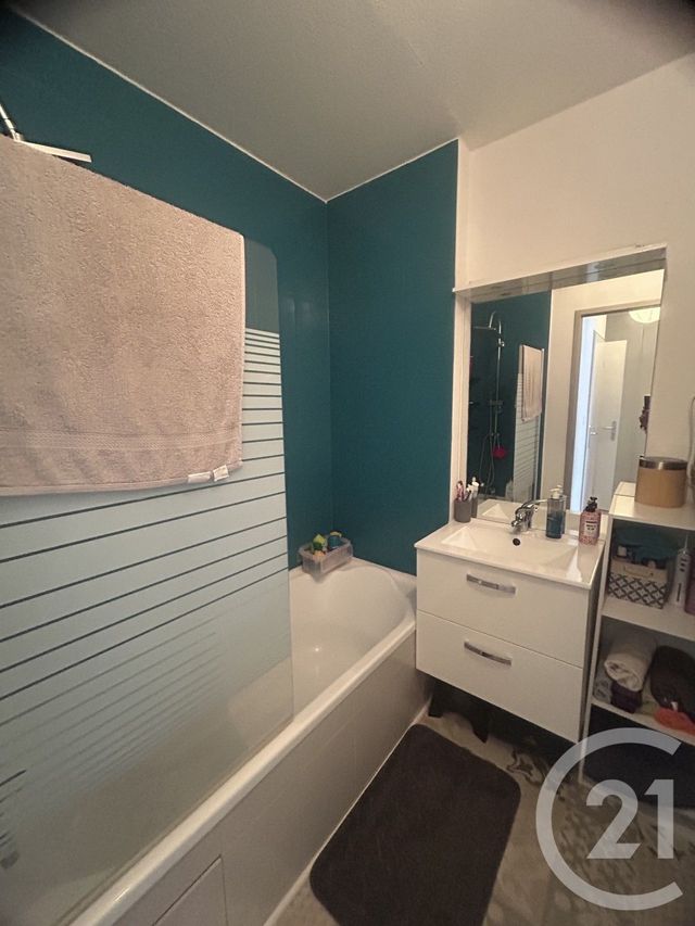Appartement F3 à vendre - 3 pièces - 63.28 m2 - GIRONDE SUR DROPT - 33 - AQUITAINE - Century 21 Lgi Immo