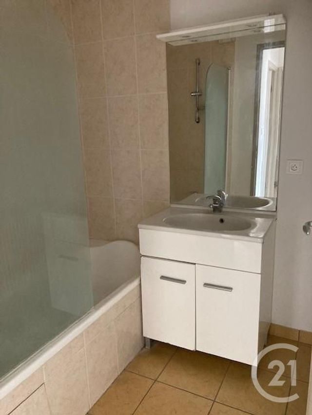 Appartement T3 à louer - 3 pièces - 59.95 m2 - GIRONDE SUR DROPT - 33 - AQUITAINE - Century 21 Lgi Immo