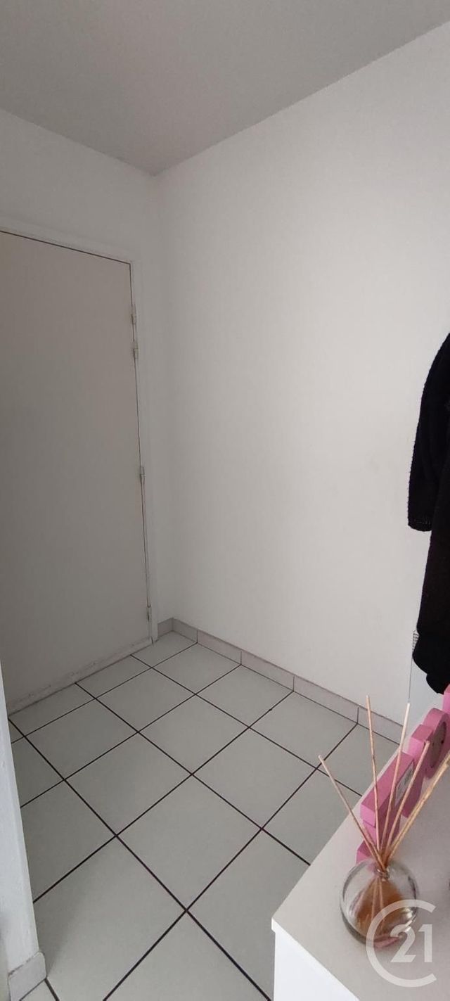 Appartement T3 à vendre - 3 pièces - 50.77 m2 - LA REOLE - 33 - AQUITAINE - Century 21 Lgi Immo Appartement T3 à vendre - 3 pièces - 50.77 m2 - LA REOLE - 33 - AQUITAINE - Century 21 Lgi Immo