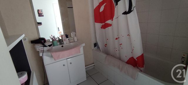Appartement T3 à vendre - 3 pièces - 50.77 m2 - LA REOLE - 33 - AQUITAINE - Century 21 Lgi Immo Appartement T3 à vendre - 3 pièces - 50.77 m2 - LA REOLE - 33 - AQUITAINE - Century 21 Lgi Immo