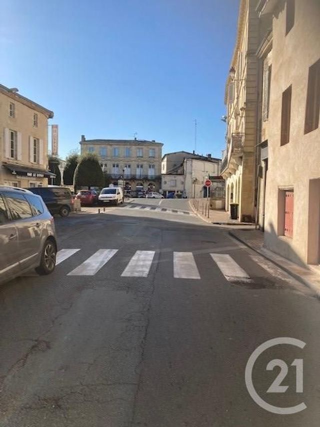 Appartement T3 à louer - 4 pièces - 92.75 m2 - LA REOLE - 33 - AQUITAINE - Century 21 Lgi Immo Appartement T3 à louer - 4 pièces - 92.75 m2 - LA REOLE - 33 - AQUITAINE - Century 21 Lgi Immo