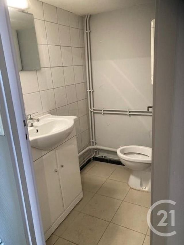Appartement T3 à louer - 4 pièces - 92.75 m2 - LA REOLE - 33 - AQUITAINE - Century 21 Lgi Immo Appartement T3 à louer - 4 pièces - 92.75 m2 - LA REOLE - 33 - AQUITAINE - Century 21 Lgi Immo