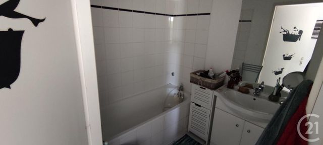 Afficher la photo en grand Appartement T3 à vendre - 3 pièces - 52.54 m2 - LA REOLE - 33 - AQUITAINE - Century 21 Lgi Immo