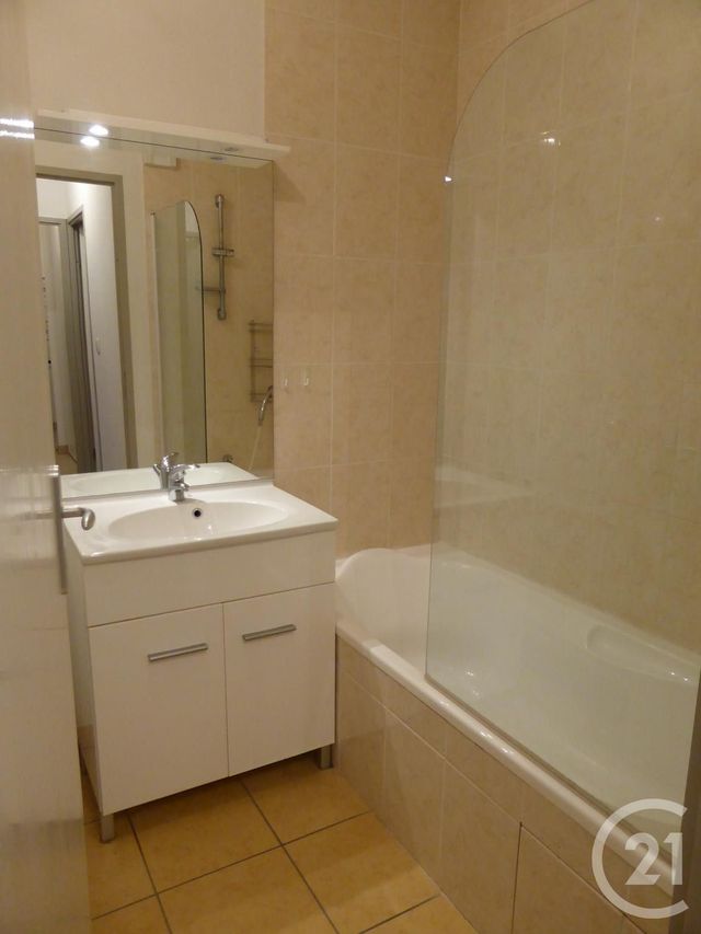 Appartement T3 à louer - 3 pièces - 60.67 m2 - GIRONDE SUR DROPT - 33 - AQUITAINE - Century 21 Lgi Immo