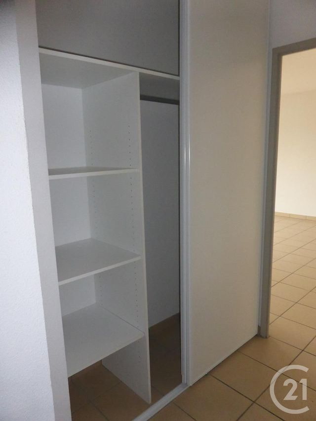 Appartement T3 à vendre - 3 pièces - 60.79 m2 - GIRONDE SUR DROPT - 33 - AQUITAINE - Century 21 Lgi Immo